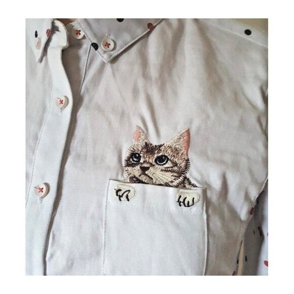 Embroidered cat kitty in pocket peekaboo and polka dot button down cotton shirt - Picture 1 of 10